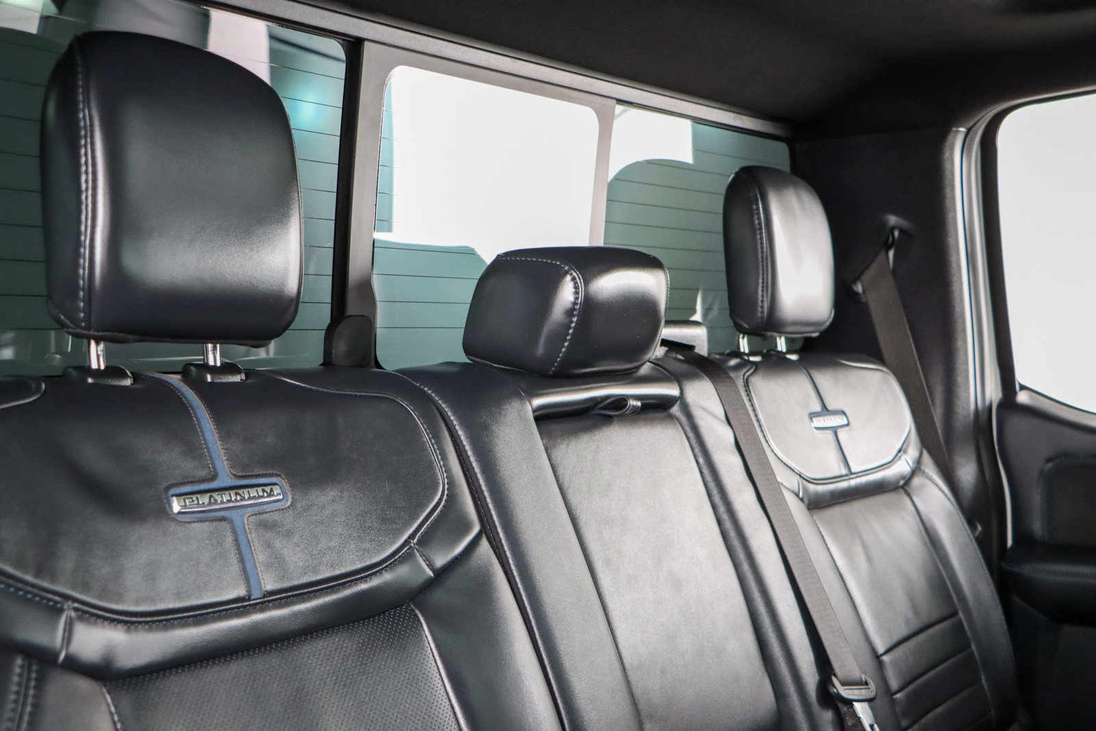 Used 2025 Ford F450 Platinum w/ FX4 Off-Road Package image 31