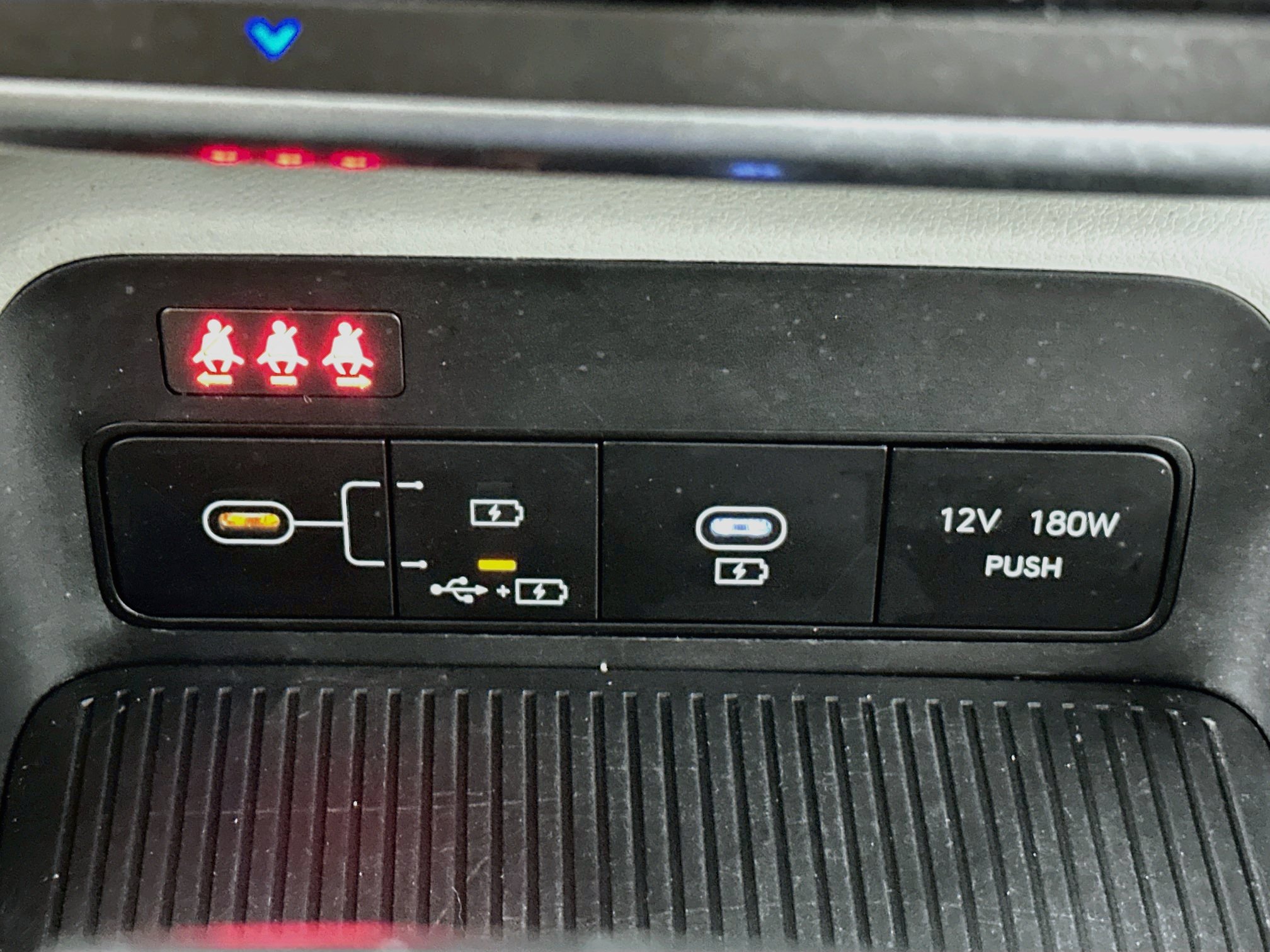 Used 2025 Hyundai Kona SEL FWD image 26