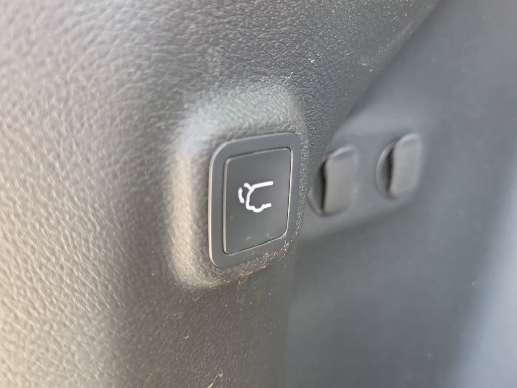 Used 2023 Jeep Cherokee Trailhawk AWD/4WD image 10