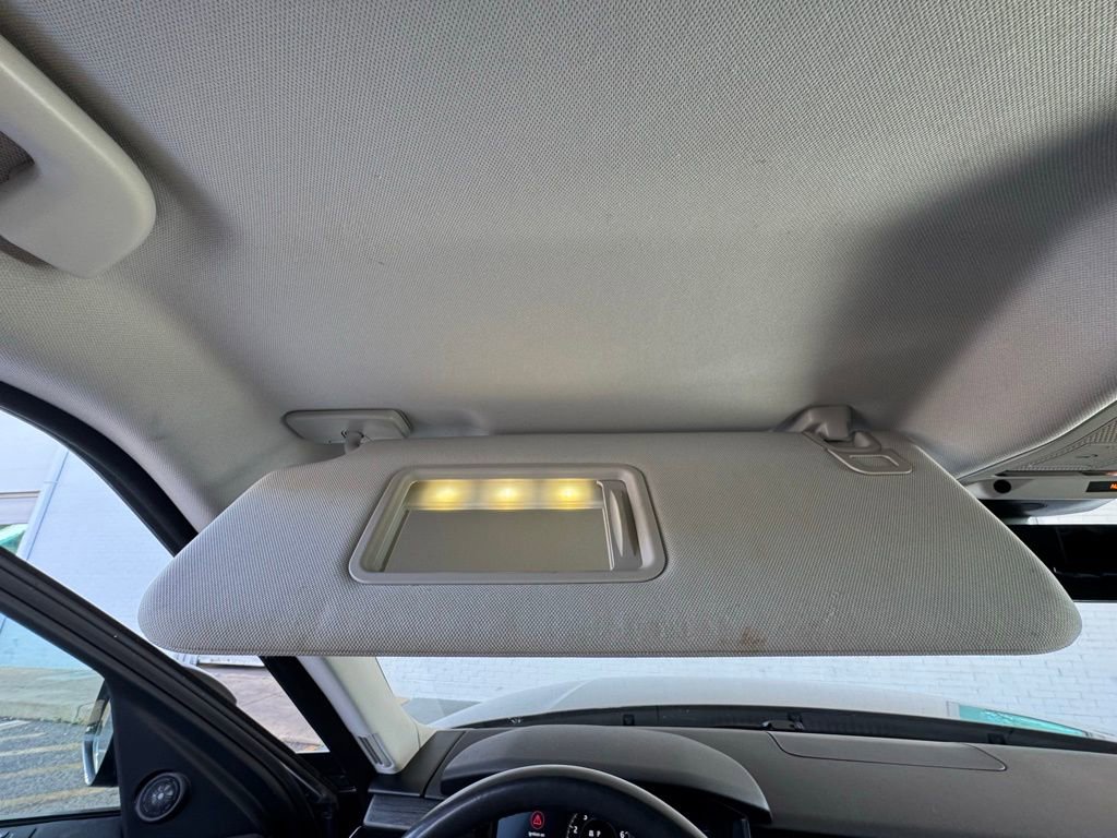 Used 2020 Land Rover Discovery HSE image 43