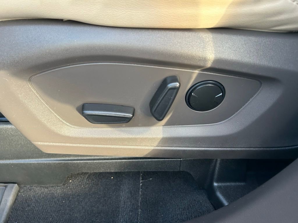 Certified 2022 Ford Explorer Platinum w/ Equipment Group 601A image 16