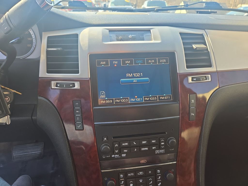 Used 2011 Cadillac Escalade EXT Luxury image 23