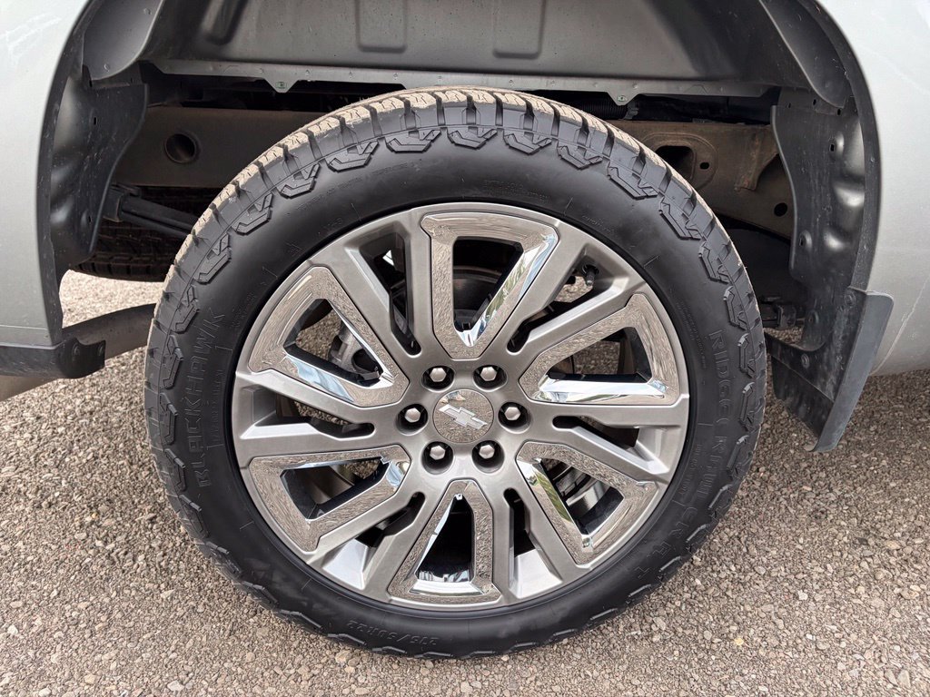Used 2025 Chevrolet Silverado 1500 LT AWD/4WD image 11