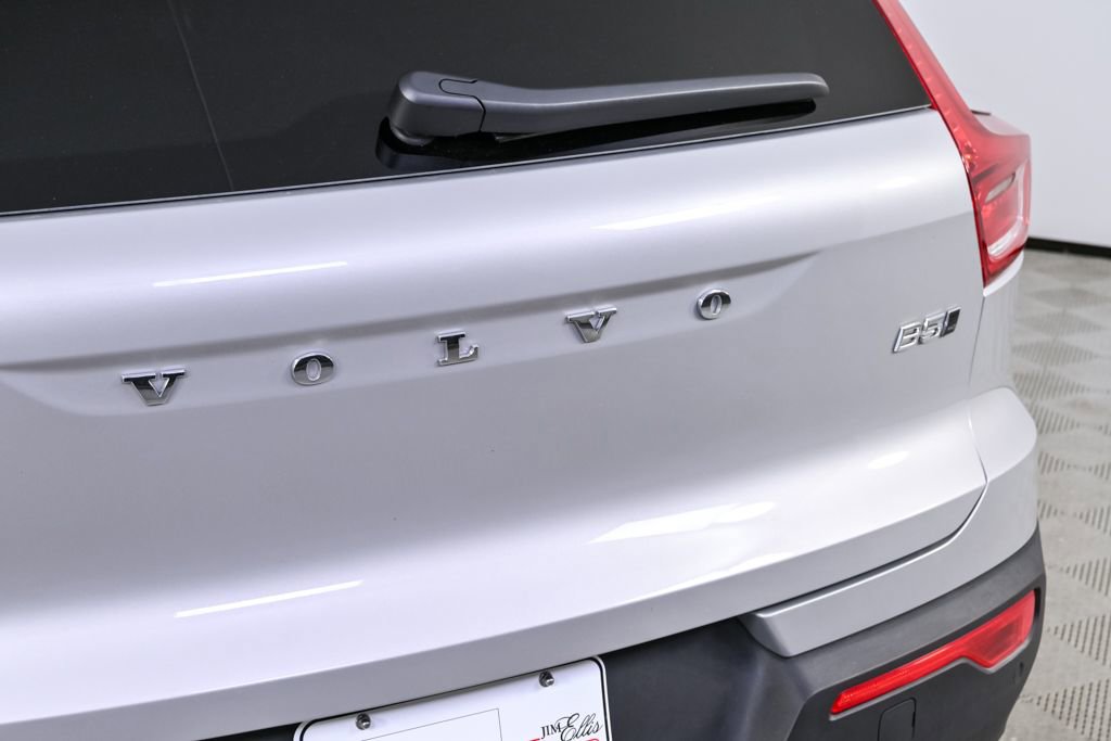 Certified 2025 Volvo XC40 B5 Plus image 37