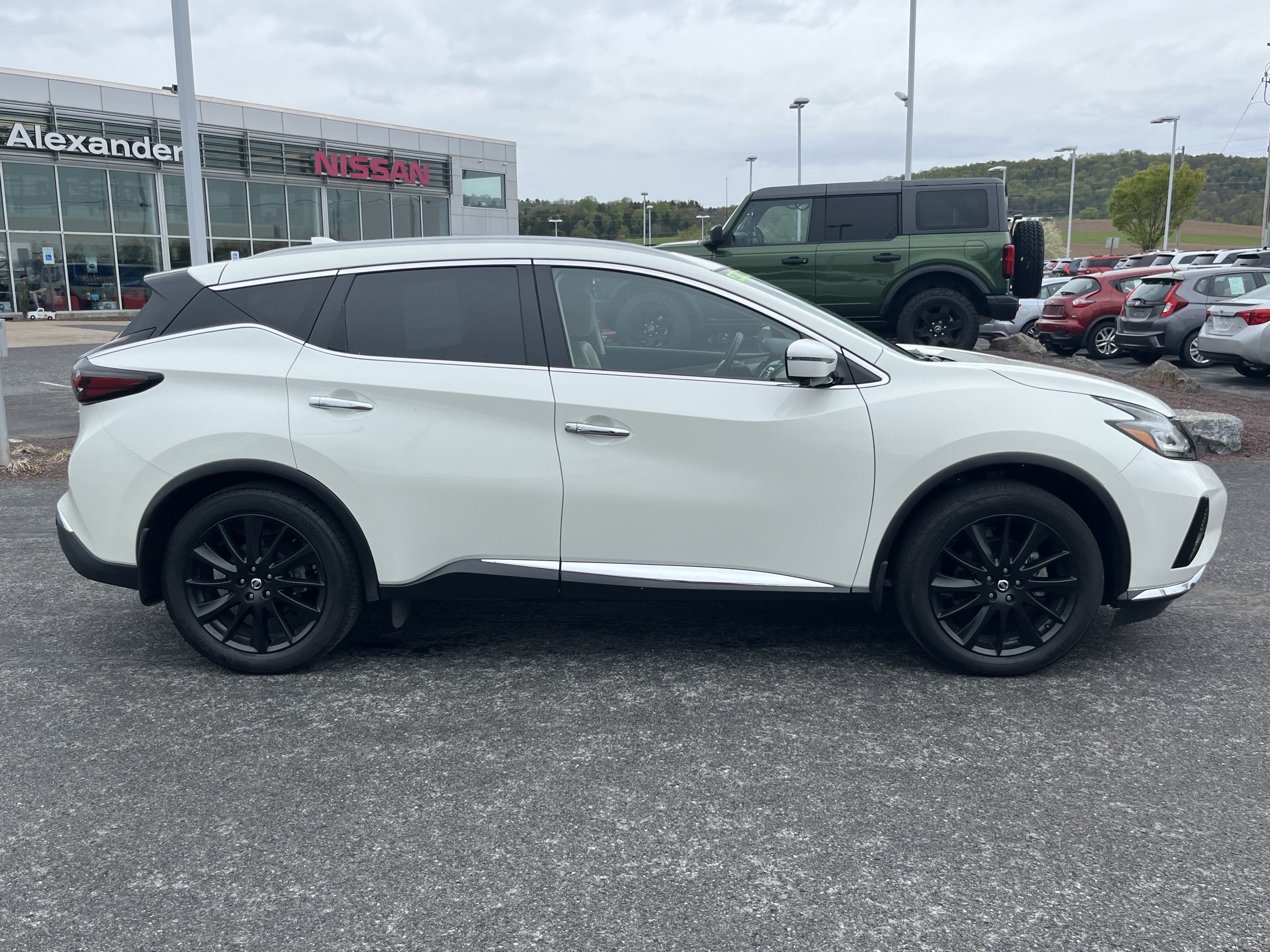 Used 2020 Nissan Murano SL w/ Moonroof Package AWD/4WD image 2