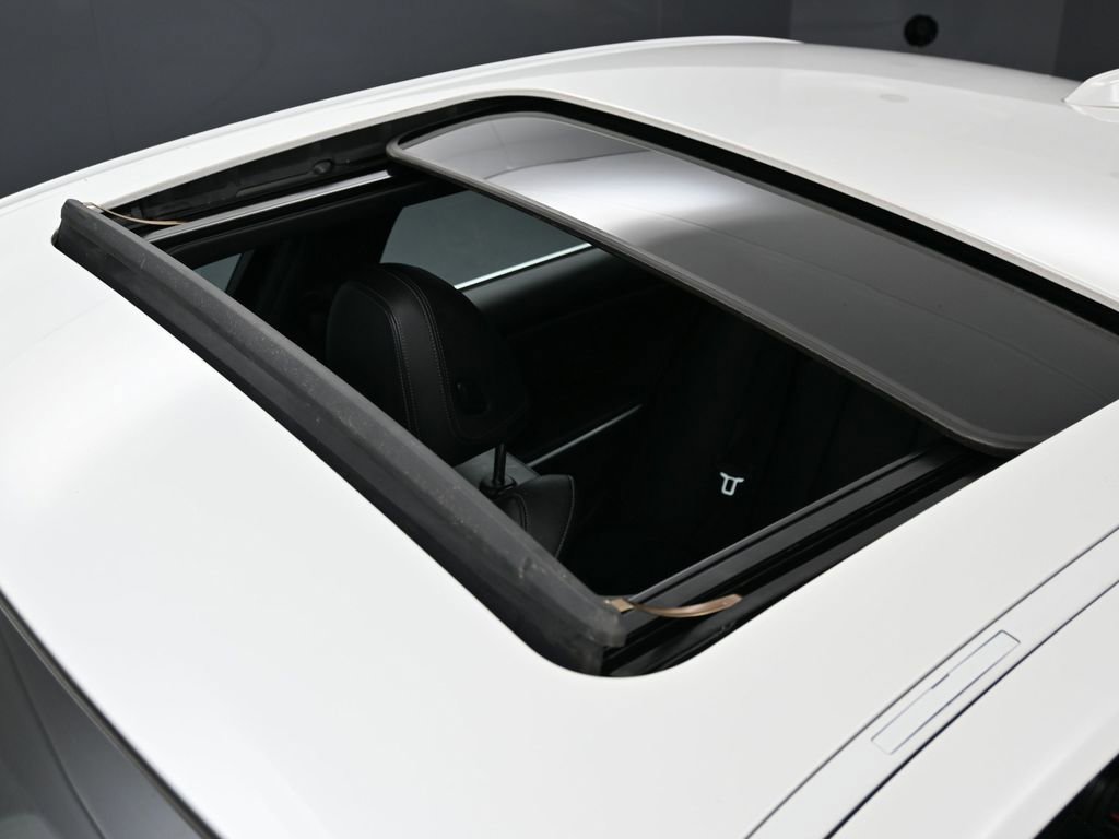 Used 2024 BMW 330i xDrive Sedan w/ Convenience Package image 9