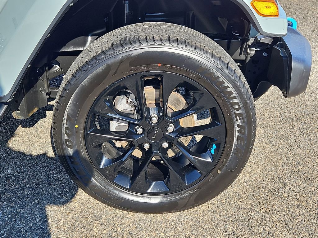 Used 2023 Jeep Wrangler Sahara w/ Dual Top Group image 10