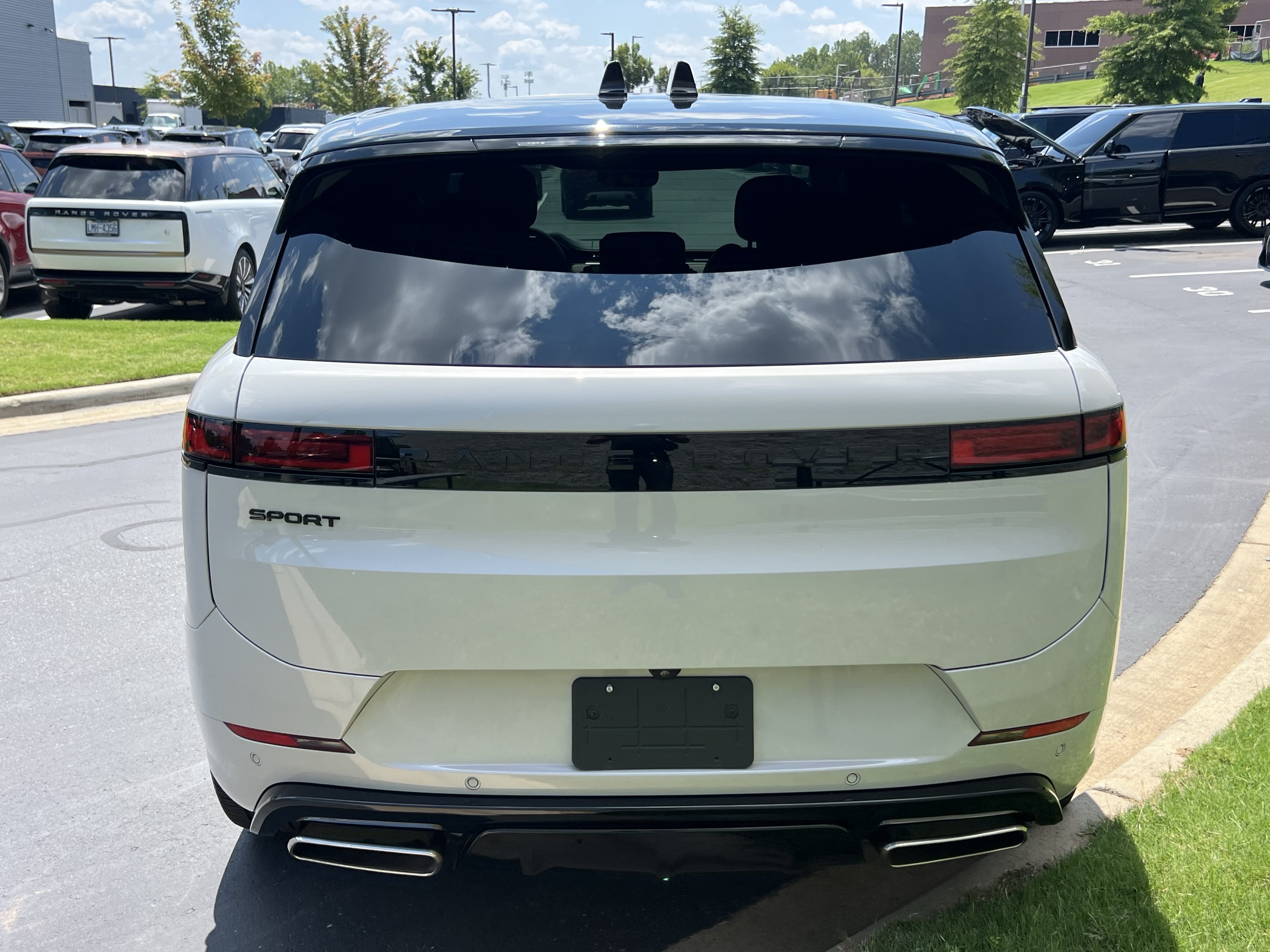 Certified 2025 Land Rover Range Rover Sport Dynamic SE AWD/4WD image 6