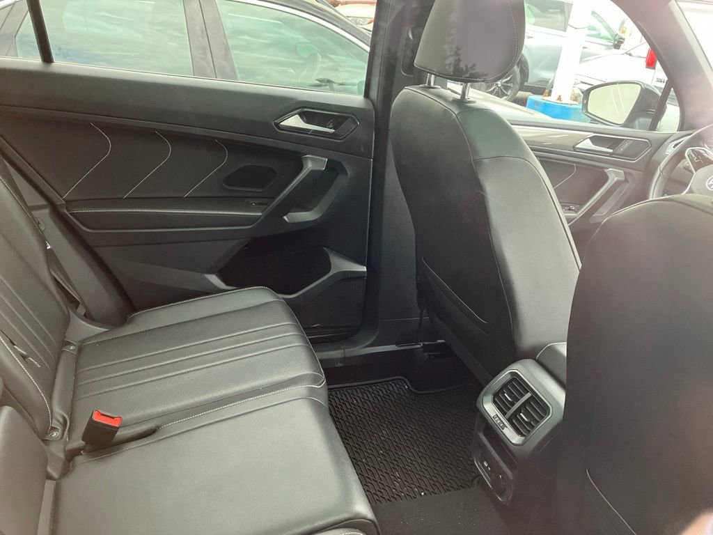 Used 2022 Volkswagen Tiguan SE R-Line AWD/4WD image 8