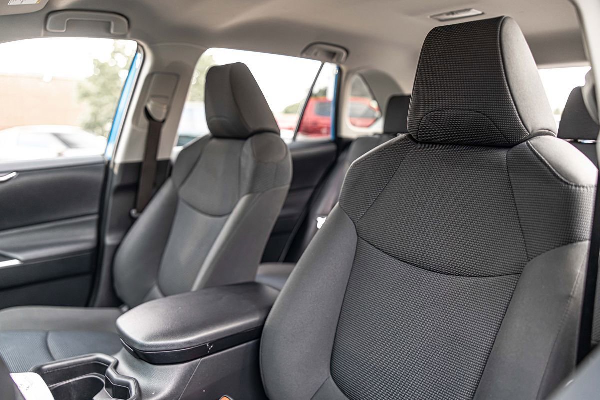 Used 2019 Toyota RAV4 LE w/ All Weather Liner Package AWD/4WD image 17