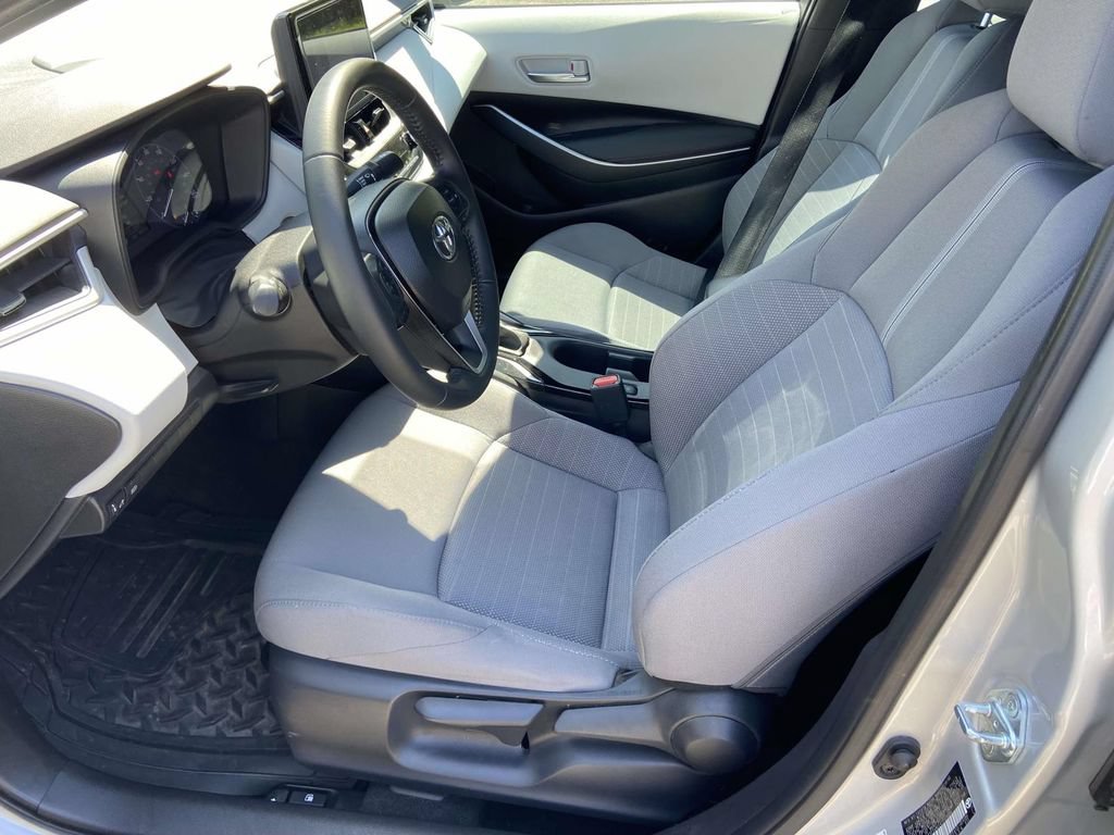 Used 2025 Toyota Corolla SE FWD image 15