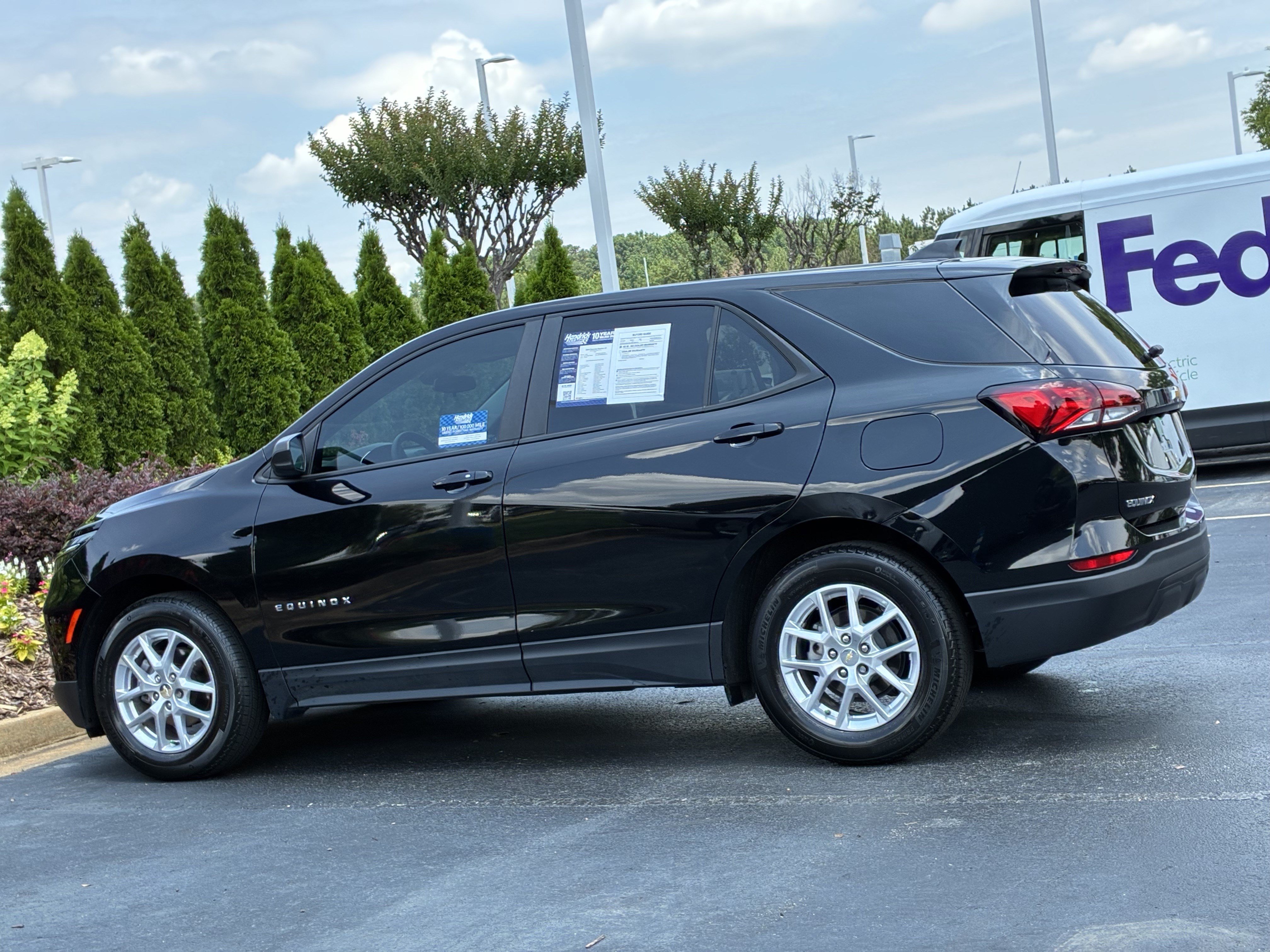 Used 2024 Chevrolet Equinox LS w/ LS Convenience Package FWD image 9