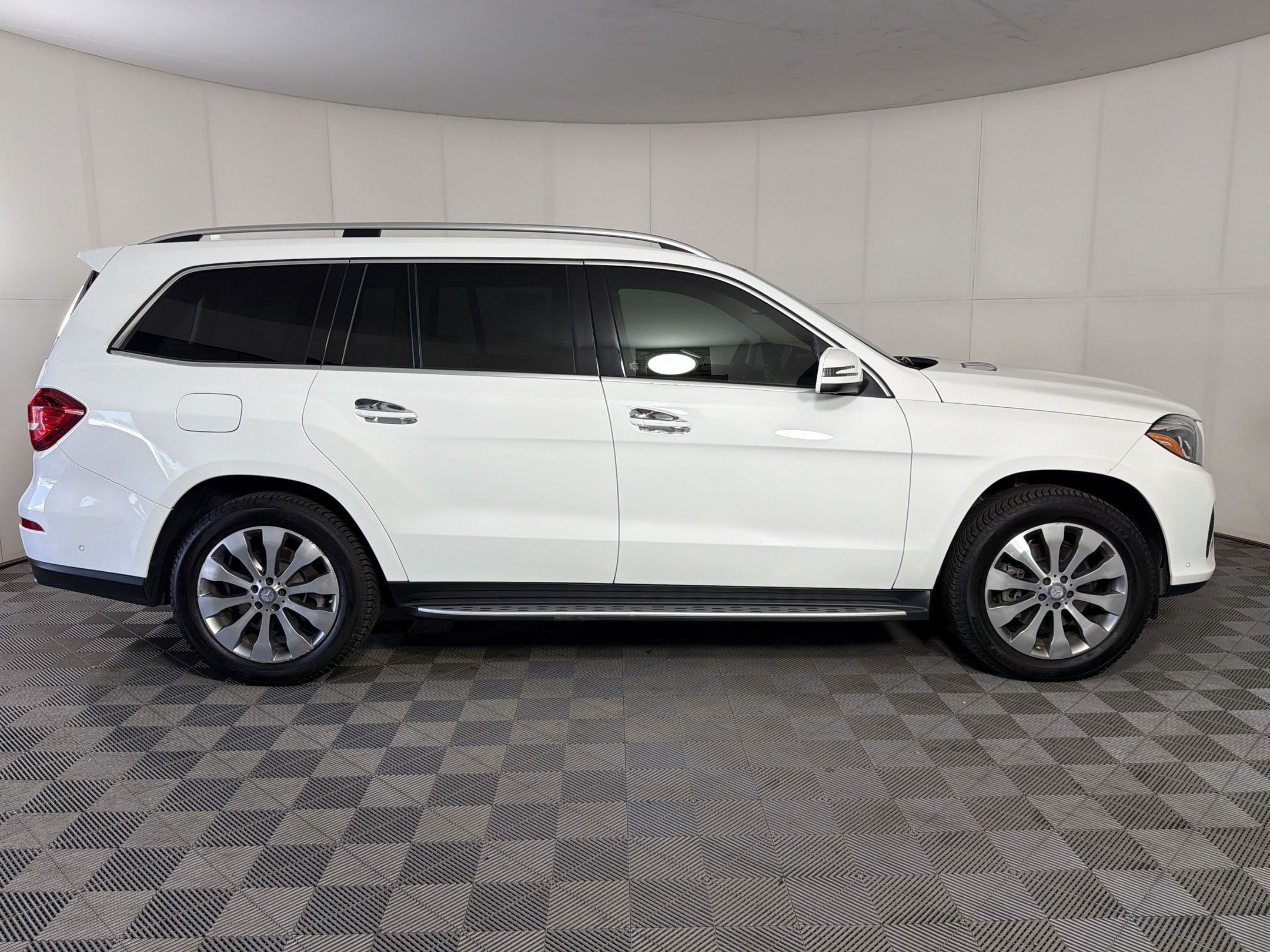 Used 2017 Mercedes-Benz GLS 450 4MATIC image 8