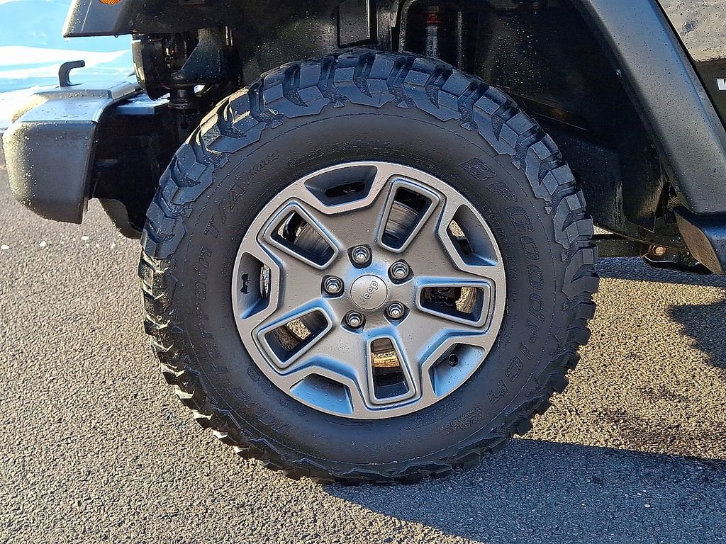 Used 2017 Jeep Wrangler Unlimited Rubicon w/ Dual Top Group image 30