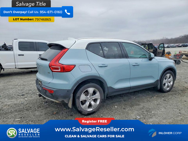 Used 2019 Volvo XC40 T4 Momentum image 4