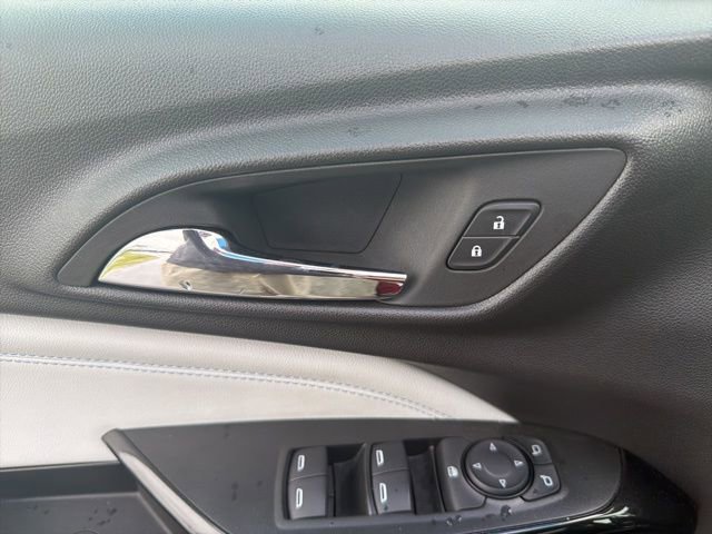 Used 2024 Chevrolet Trax LT w/ LT Convenience Package image 18