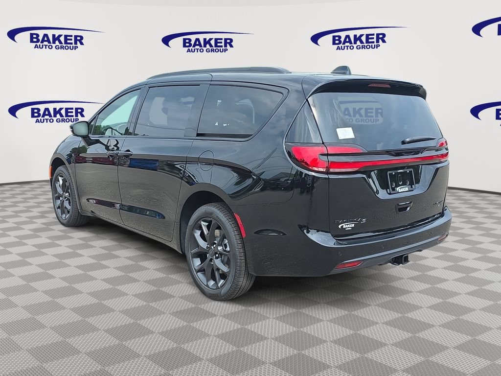 New 2027 Chrysler Pacifica Limited AWD/4WD image 5