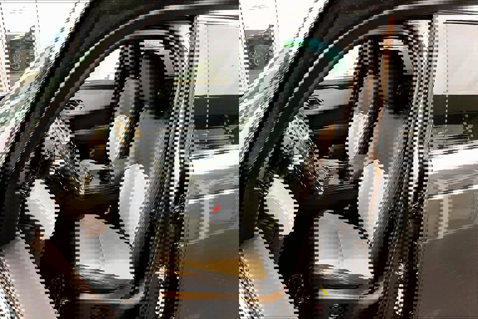 Used 2024 Land Rover Range Rover Velar Dynamic SE image 8