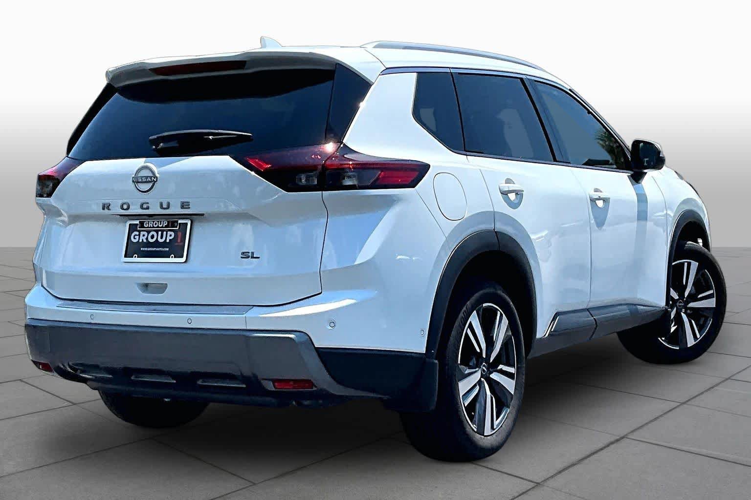 Used 2024 Nissan Rogue SL w/ SL Premium Package FWD image 13