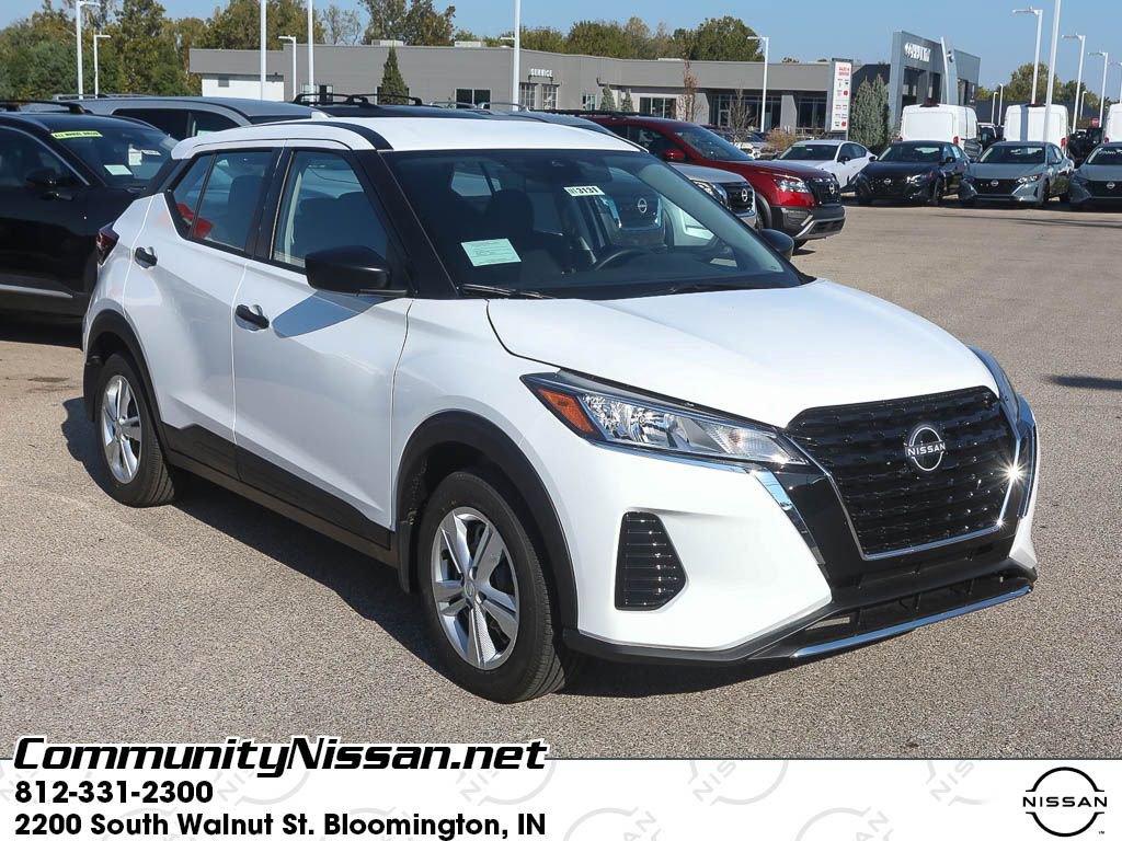 New 2025 Nissan Kicks Play S