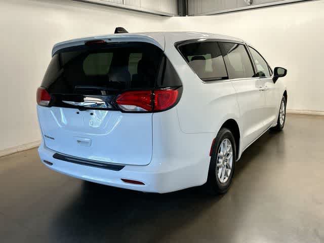 Used 2022 Chrysler Voyager LX FWD image 35