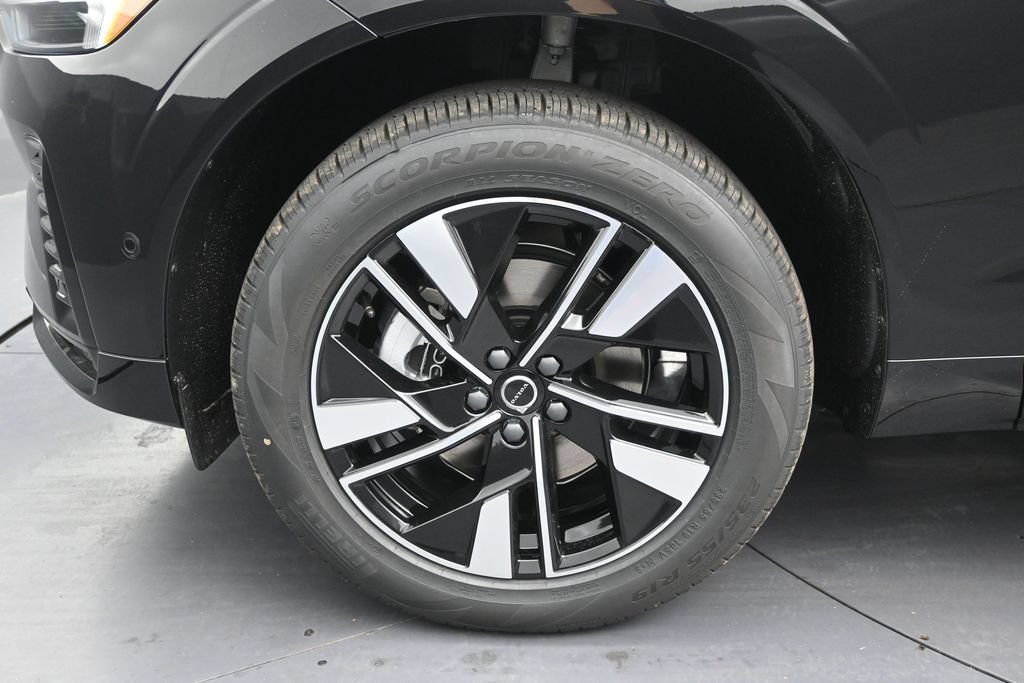 New 2026 Volvo XC60 B5 Plus AWD/4WD image 9