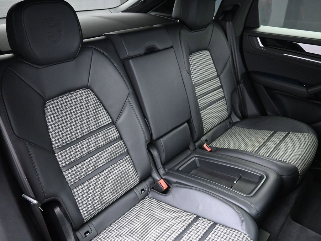 Certified 2025 Porsche Cayenne GTS image 28