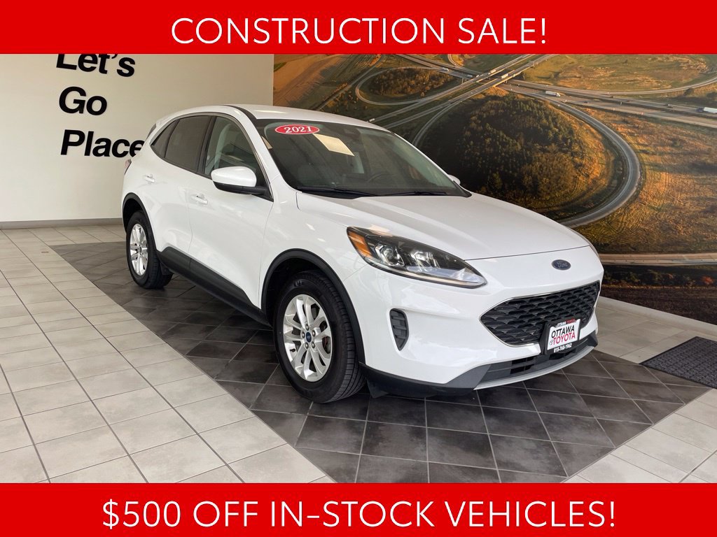 Used 2021 Ford Escape SE w/ Cold Weather Package AWD/4WD image 1