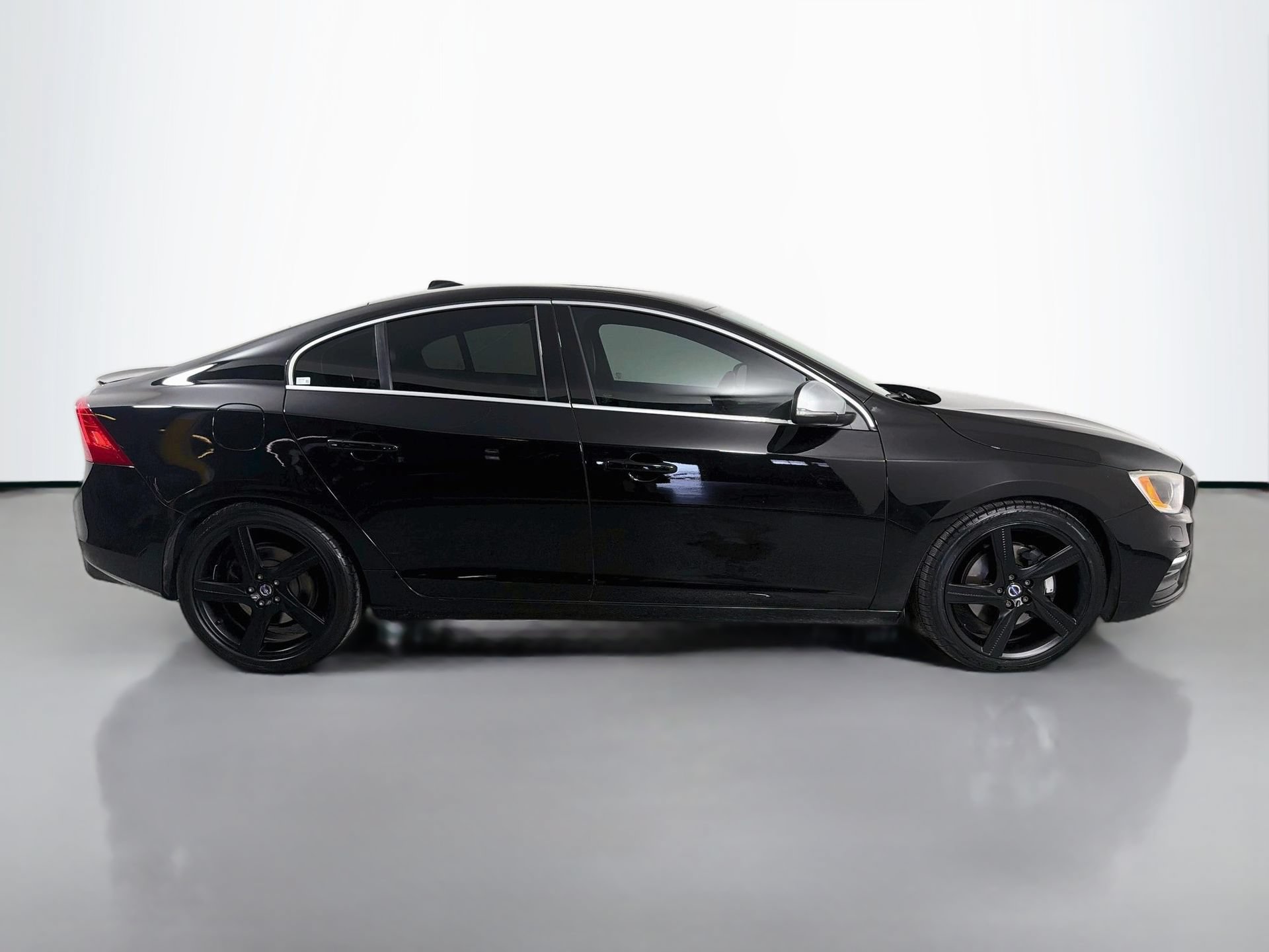 Used 2016 Volvo S60 T6 R-Design w/ Convenience Package AWD/4WD image 5