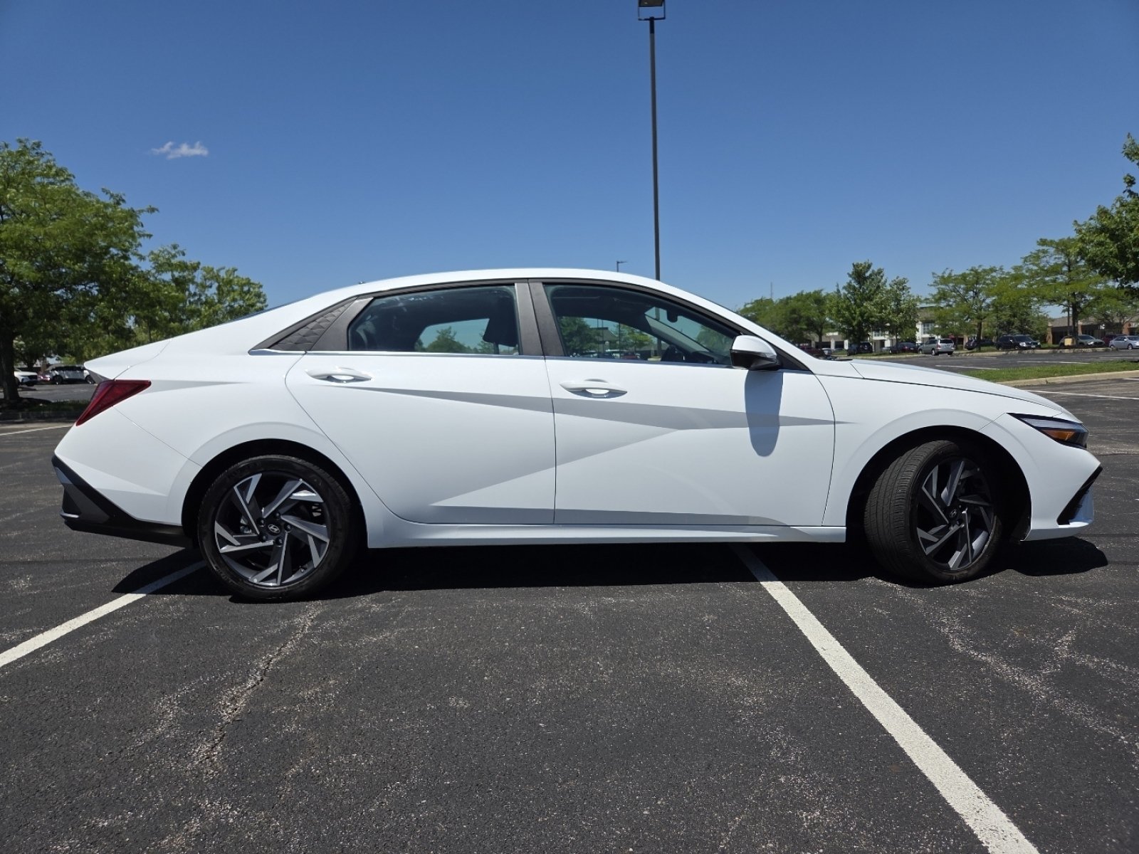 Used 2024 Hyundai Elantra Limited FWD image 23