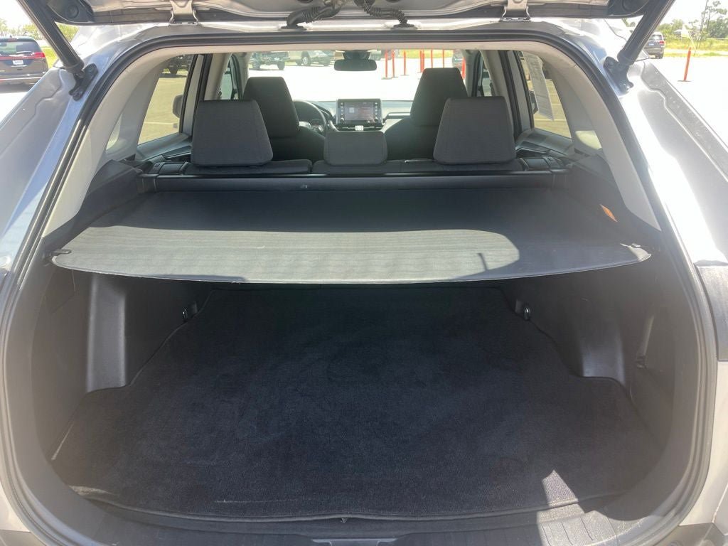 Used 2021 Toyota RAV4 XLE w/ Convenience Package FWD image 18