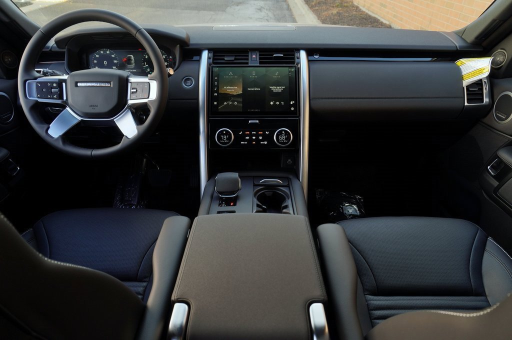 New 2025 Land Rover Discovery S image 10