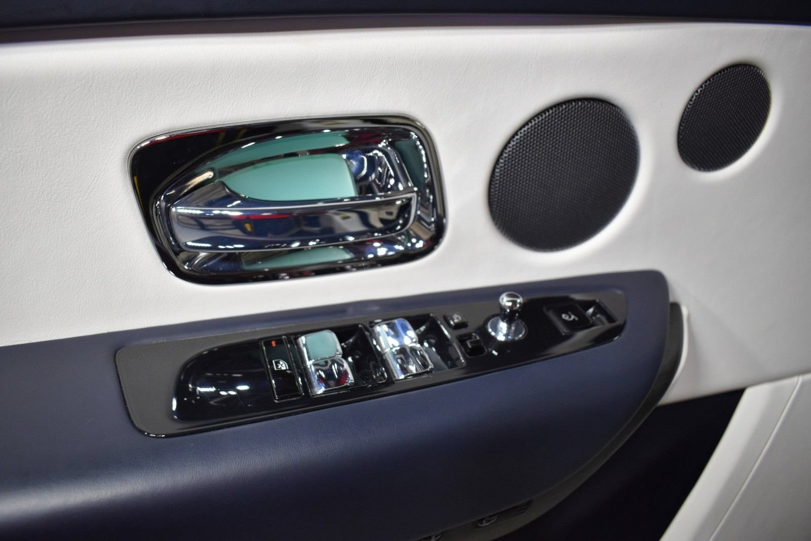 Certified 2024 Rolls-Royce Cullinan AWD/4WD image 23