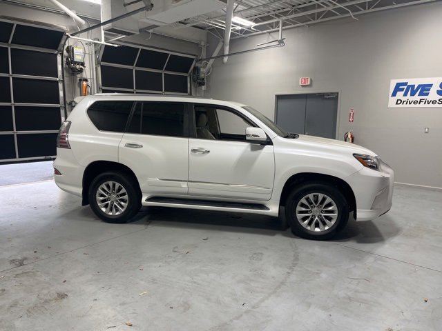Used 2016 Lexus GX 460 image 2