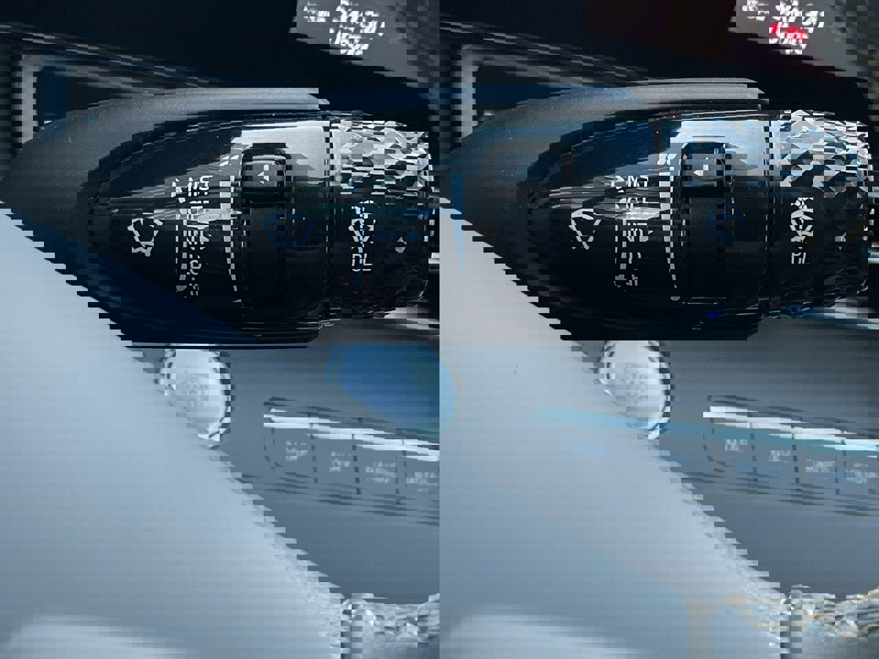 Used 2025 Hyundai Elantra SEL image 25