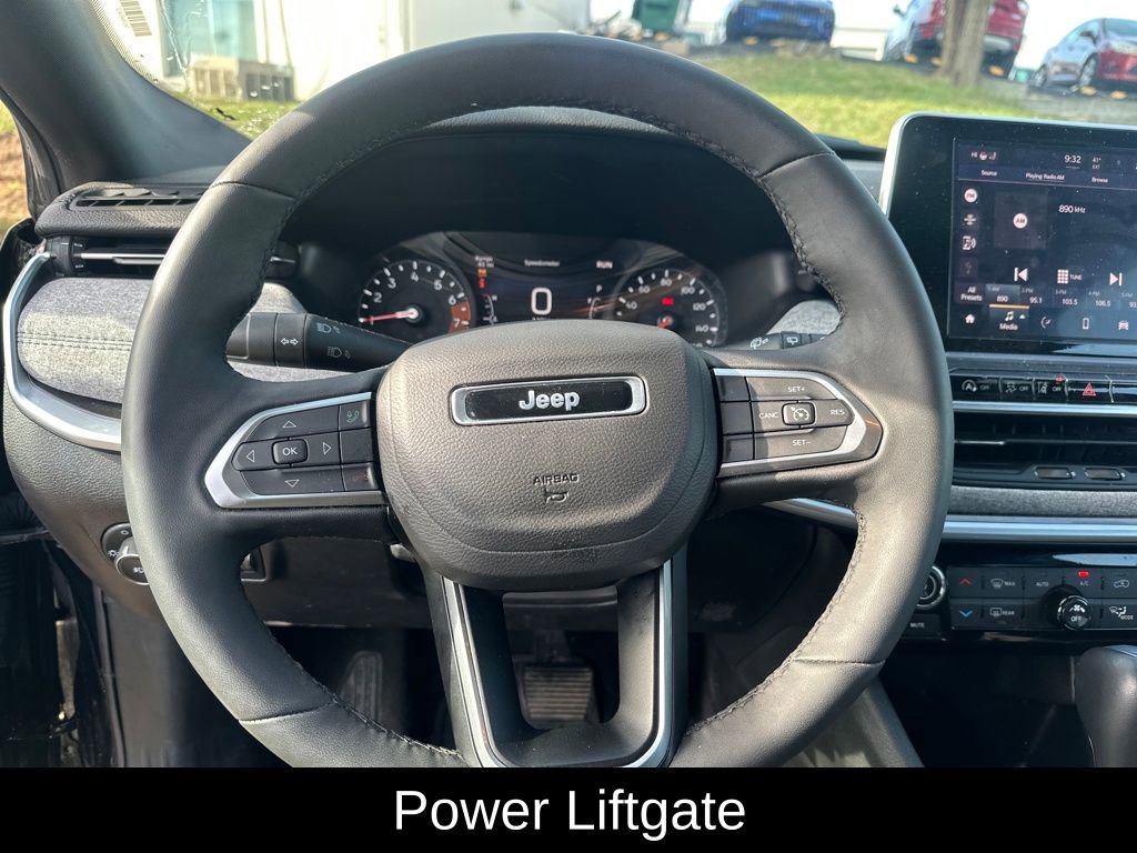 Used 2025 Jeep Compass Latitude w/ Sun & Sound Group image 17