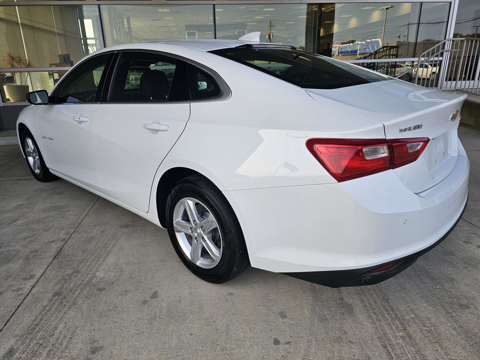 Used 2024 Chevrolet Malibu LT image 3