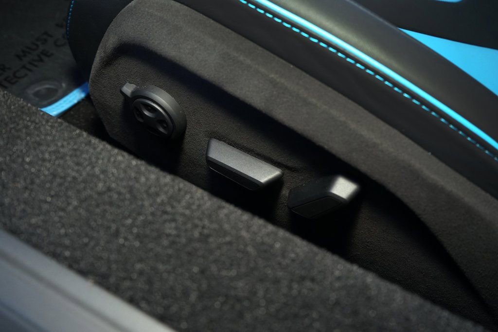 Used 2025 Lamborghini Revuelto image 35