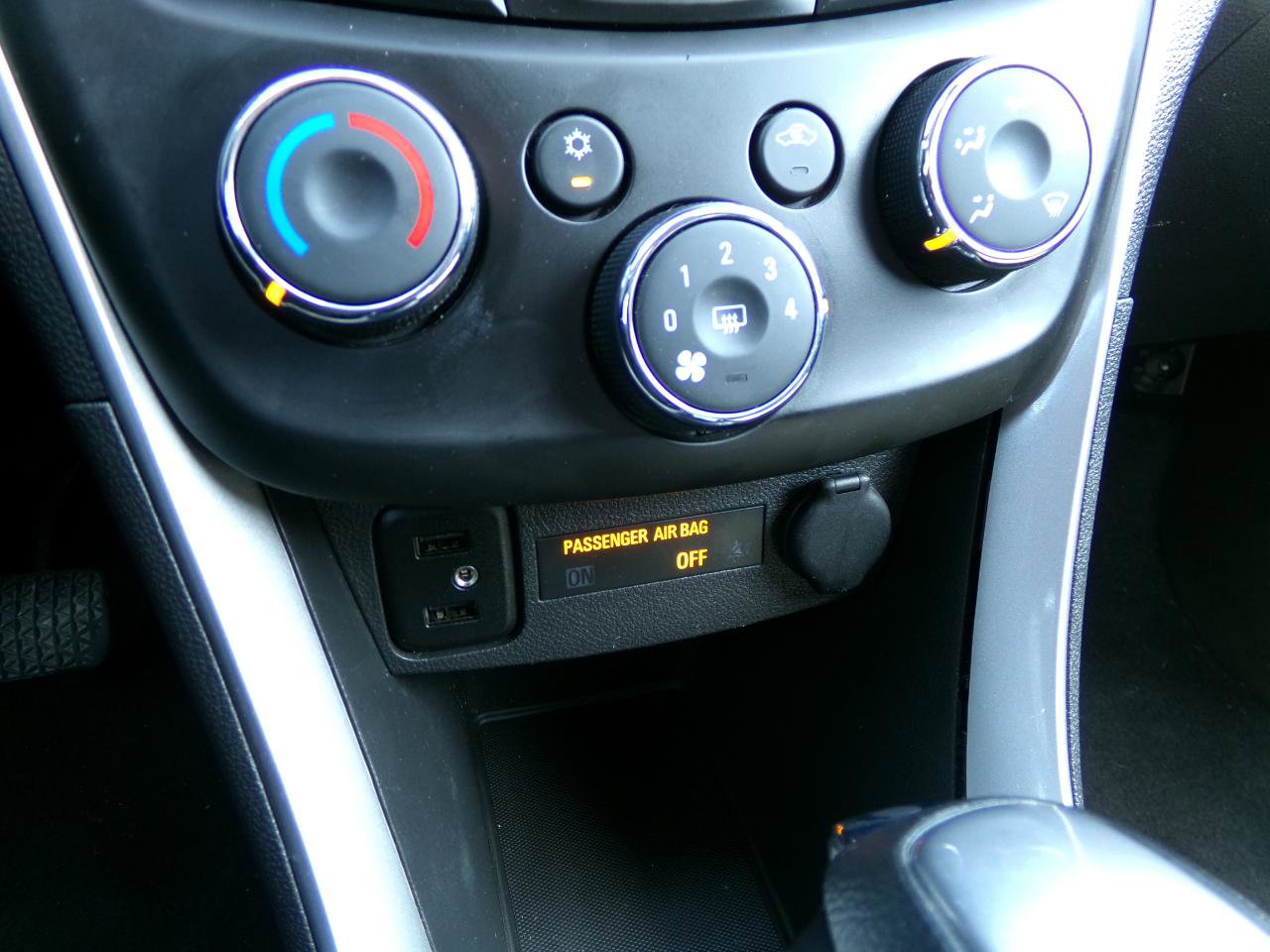 Used 2019 Chevrolet Trax LT w/ LT Convenience Package AWD/4WD image 22