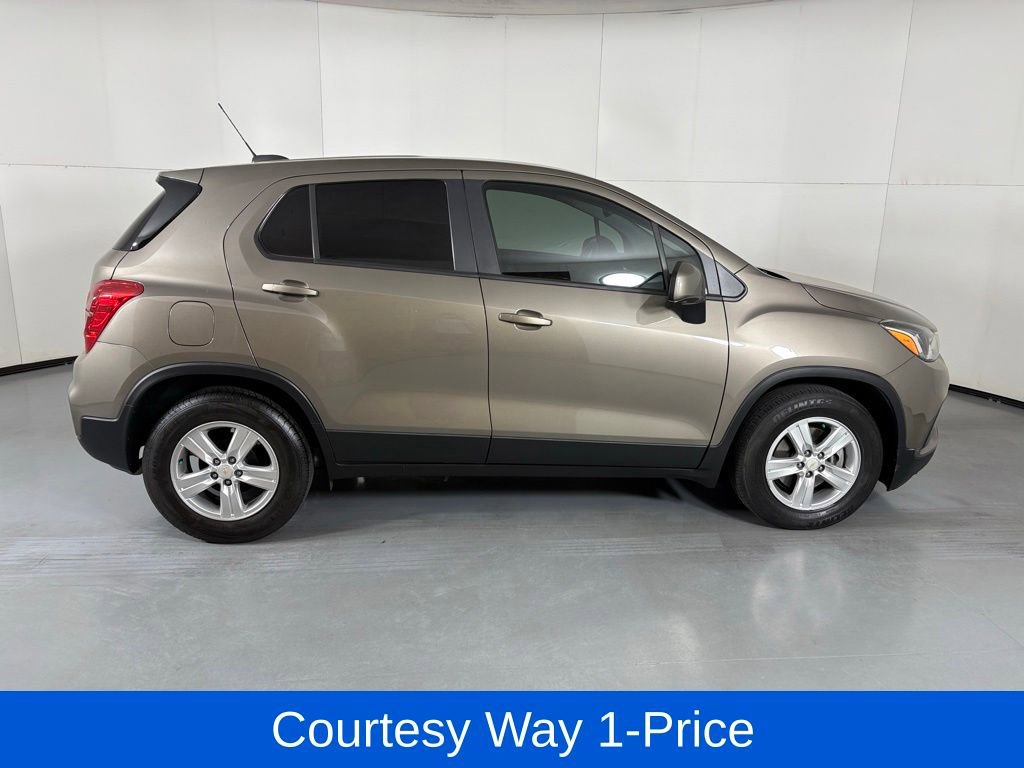 Used 2021 Chevrolet Trax LS w/ Tint and Cruise Package FWD image 11