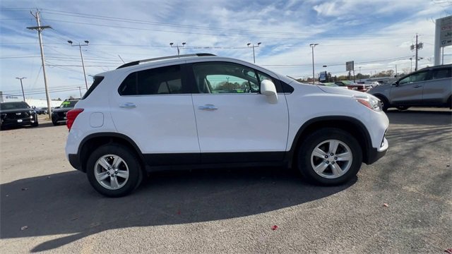 Used 2020 Chevrolet Trax LT w/ Driver Confidence Package image 9