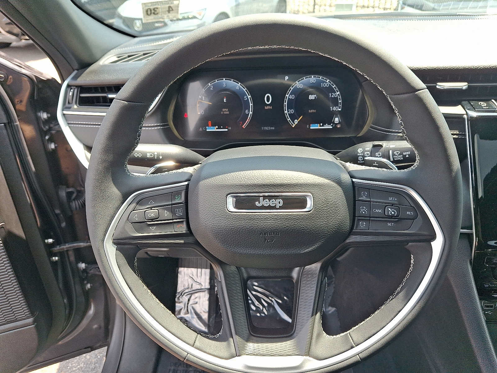 Used 2025 Jeep Grand Cherokee L Laredo w/ Luxury Tech Group I AWD/4WD image 20