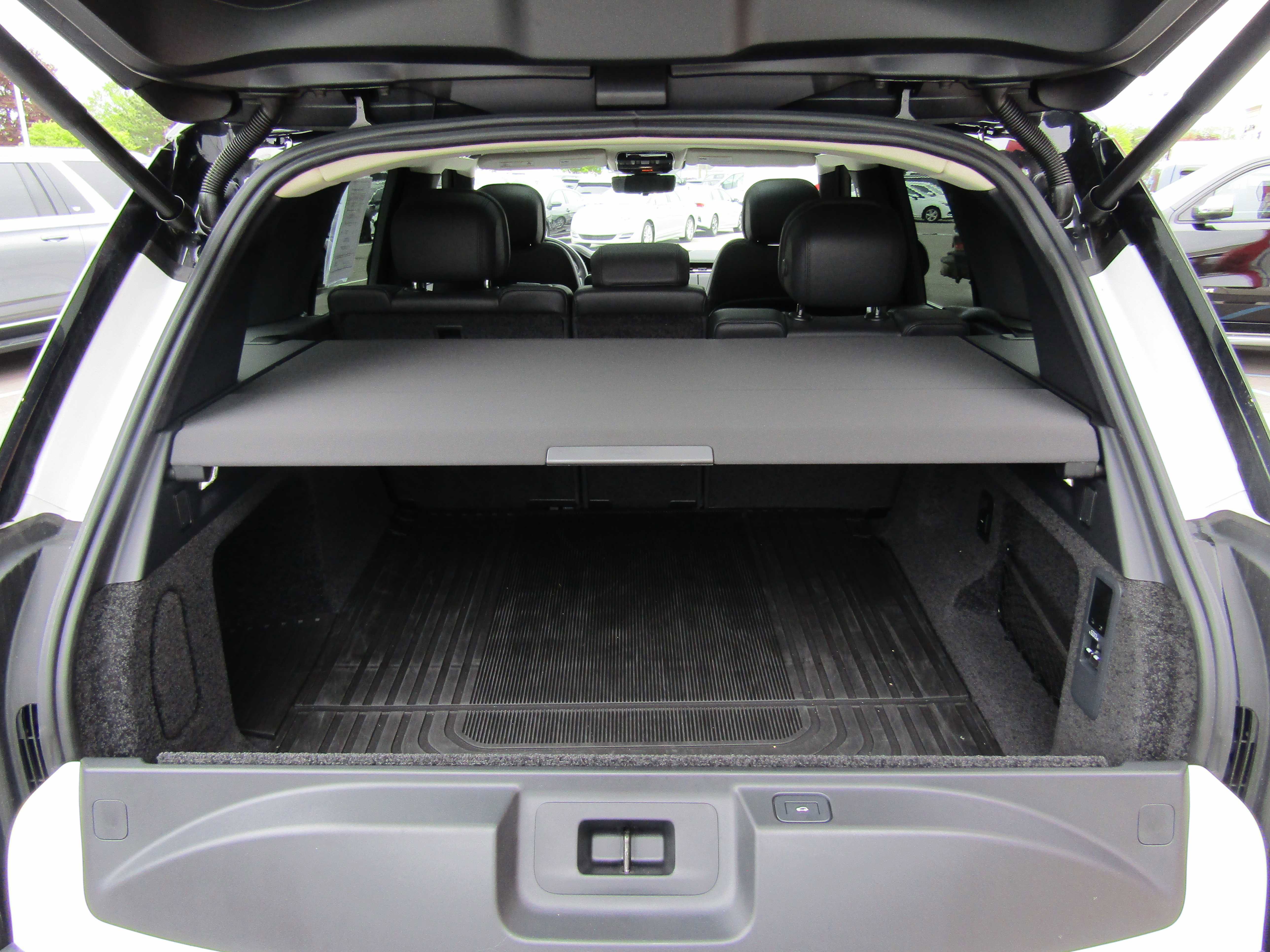 Used 2025 Land Rover Range Rover SE AWD/4WD image 28