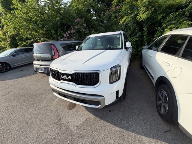 Used 2023 Kia Telluride EX w/ EX Captain's Chair Package FWD image 1