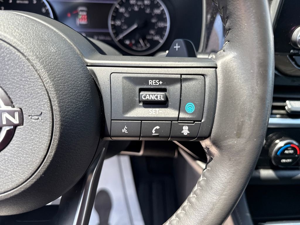 Used 2025 Nissan Pathfinder SV image 21