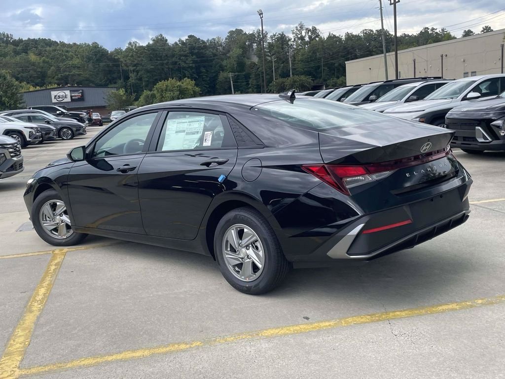 New 2026 Hyundai Elantra SE FWD image 4