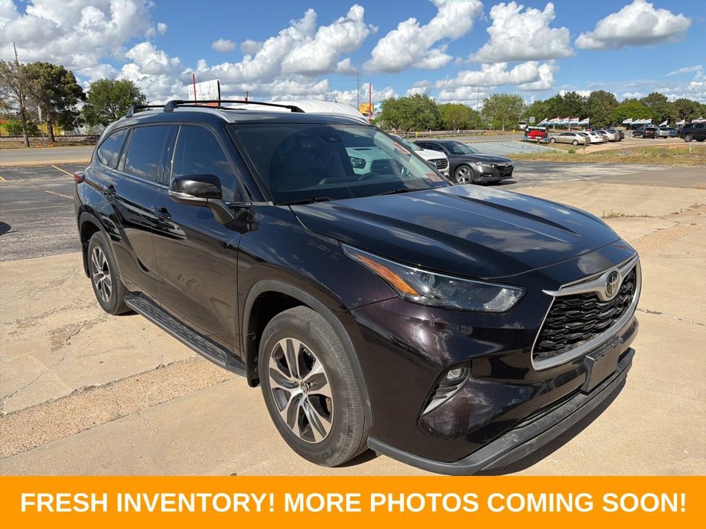 Used 2022 Toyota Highlander XLE image 1