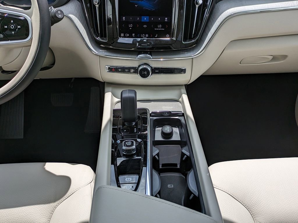 New 2025 Volvo XC60 T8 Plus w/ Protection Package Premier AWD/4WD image 18