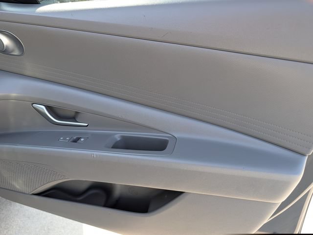 Used 2025 Hyundai Elantra SE FWD image 31