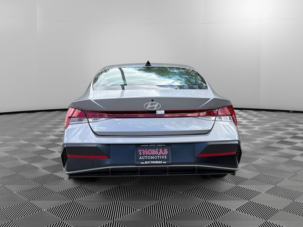 Used 2025 Hyundai Elantra Limited image 6